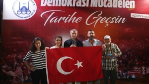 Başkan Dişli, Demokrasi Meydanı’nda Açılan Stantta Duygularını Yazdı