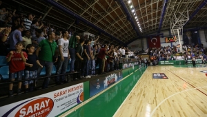 Dev Adamlar Parkeye İniyor