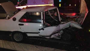Karşı Şeride Uçan Panelvan Otomobile Çarptı: 3 Yaralı