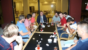 Olgunlar Şampiyonlarına Yemek