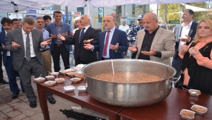 Erenlerde Damaklar Aşure İle Tatlandı