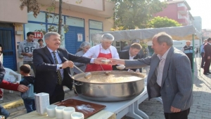 Ferizli'de Aşure Dağıtımı