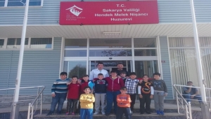 HUZUREVİNDE BAĞLAMA EŞLİĞİNDE TÜRKÜ KEYFİ