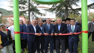 Sapanca Belediyesinden Park Açılışında Aşure Dağıttı