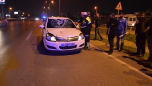 Yoldan Karşıya Geçmeye Çalışan Yayaya Otomobil Çarptı: 1’i Ağır 2 Yaralı