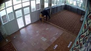 Aynı Camiiye Üçüncü Kez Giren Hırsız, Camii Cemaatini Bıktırdı