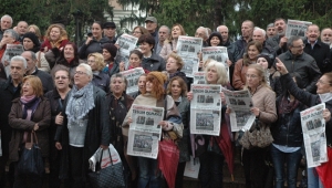 CHP’lilerden ‘Cumhuriyet Gazetesi’ Protestosu