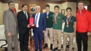 Kuntoğlu Şampiyonları Ödüllendirdi