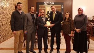 Sağlık Sen Vali Hüseyin Avni Coş’u Makamında Ziyaret Etti