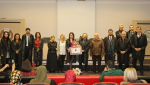 Başkan Kazan Stajyerine Ruhsatnamesini Takdim Etti