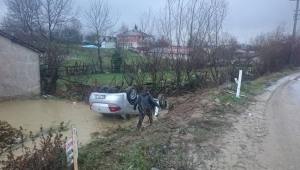Virajı Alamayınca Su Birikintisine Uçtu