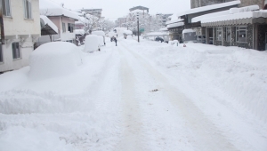 Kaynarca İlçesinde Kar Kalınlığı 1 Metreye Ulaştı