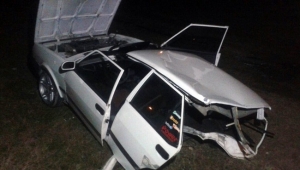 Sakarya’da iki otomobil kafa kafaya çarpıştı: 3 yaralı