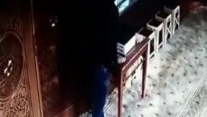 2 Saat Arayla İki Camiyi Soymaya Kalkıştı