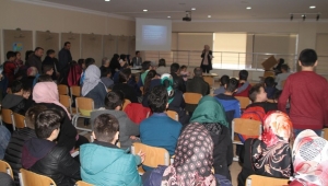 AKYAZI BELEDİYESİ BİLGİ ve KÜLTÜR EVİ ÖĞRENCİLERİNE ÖDÜLLÜ BİLGİ YARIŞMASI YAPILDI