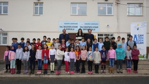 Atık Cam Şişeler Kumbaraya