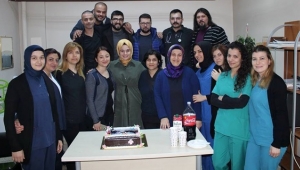 Bayramı Pasta Keserek Kutladılar
