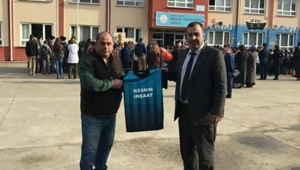 Mezun Olduğu Okula Malzeme Yardımı Yaptı