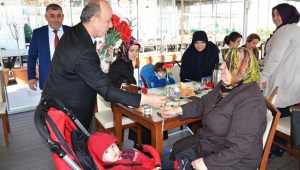 Öztürk’ten Muhtar ve eşlerine Jest