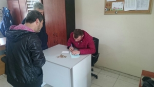AKYAZI BELEDİYESİZ ZABITA EKİPLERİ DİLENCİLERE FIRSAT VERMİYOR