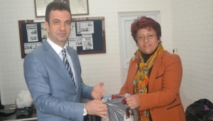 Karasu Kaymakamı Şafak Gürçam, Karasu Belediyesi Sosyal Hizmet Merkezini Ziyaret Etti