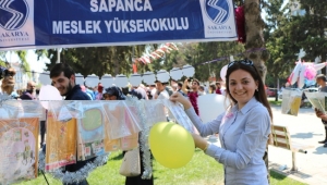 Kitaplar Ekmek Gibi Dakikalar İçerisinde Tükendi