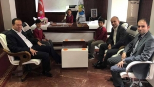 MİNİK BAŞKAN KOLTUĞU KAPTI, TALİMATLARI VERDİ