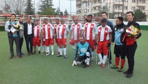 Sbf Öğrencileri Ampute Futbol Takımına Destek Oldu