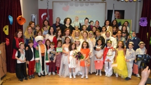 Minikler Masal Gösterilerini Sundular