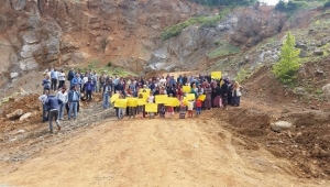Vatandaşlar Maden Ocağı Önünde Eylem Yaptı