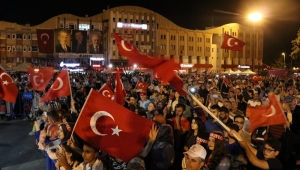 Demokrasi Nöbeti' Üçüncü Gününde Devam Etti