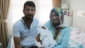 YENİ DOĞAN BEBEĞİNİN İSMİNİ ÖMER HALİS KOYDULAR