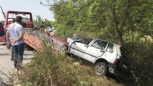 Otomobil Su Kanalına Devrildi: 4 Yaralı
