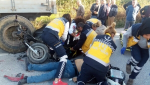 Sakarya’da Motosiklet Traktör Römorkuna Çarptı