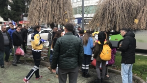 Belediye Otobüsü Çarpan Genç Kız Sinir Krizi Geçirdi