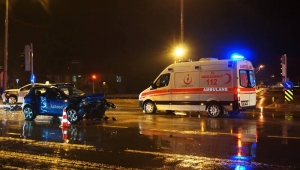 KAZA YAPAN ALKOLLÜ SÜRÜCÜ ARACINI BIRAKIP KAÇTI