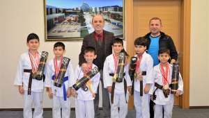 Başkan Öztürk Minik Karatecileri Ağırladı