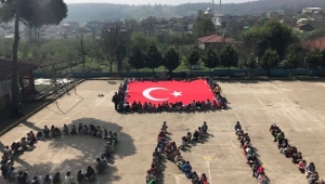 Öğrencilerden Kütüphane Haftası İçin 'Oku' Koreografisi