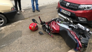 Otomobille Motosiklet Çarpıştı! 1 Yaralı
