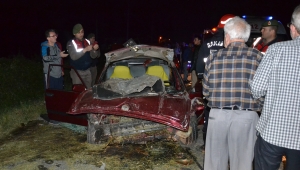 Otomobille Traktör Çarpıştı: 3 Yaralı