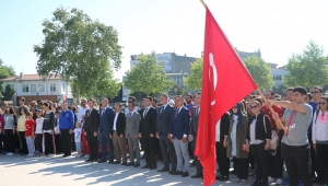 19 Mayıs Gençlik Haftası Çelenk Sunma Töreni İle Başladı