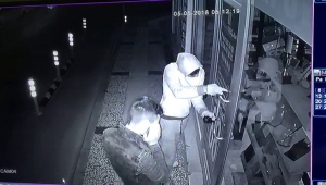 HIRSIZLAR GÜVENLİK KAMERALARINA YAKALANDILAR