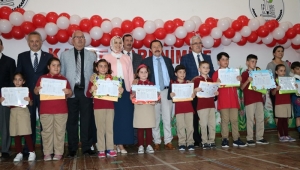 ÖĞRENCİLERİN KARNE HEYECANI! 186 BİN ÖĞRENCİ KARNE ALDI