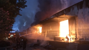 OSB İÇİNDEKİ DEV FABRİKA CAYIR CAYIR YANDI