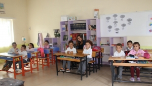 Genç Avukatlar Minik Öğrencileri Sevindirdi