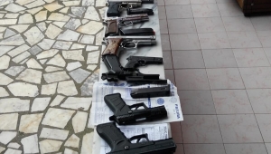 Silah Baskını! 9 Adet Tabanca Ele Geçirildi