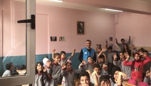 Suriyeli Çocuklar Türkçe Öğreniyor