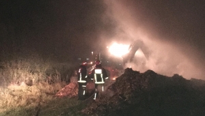 Akyazı'da Samanlık Ve Ahır Kundaklandı