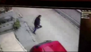 Balkona Bıraktığı Çantası Çalındı