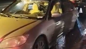 Belediye Otobüsü Refüje Çıktı: 2 Yaralı